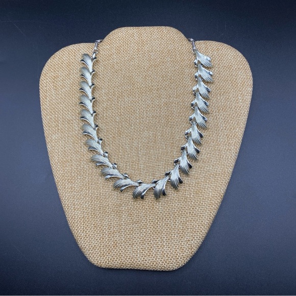 Vintage CORO Silver Tone Choker Style Necklace - Picture 2 of 9